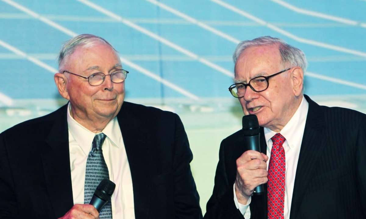 Charlie Munger Hates the Bitcoin Success as Warren Buffett Laments Neo-Trading Platforms