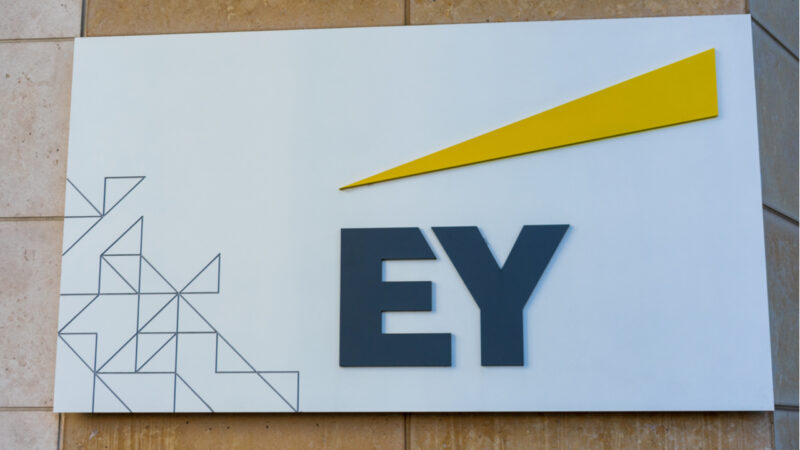 EY Survey Finds 1 in 4 Hedge Funds to Increase Crypto Exposure Next Year
