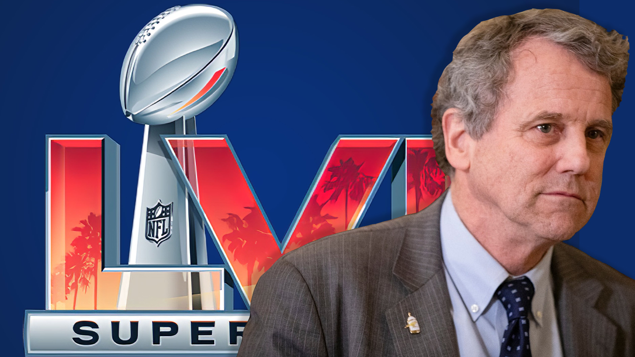 US Senate Banking Chief Criticizes Super Bowl Crypto Ads, Claims ‘Big Crypto Companies Are Desperate’