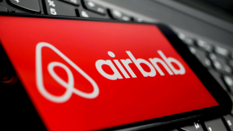 Airbnb Looking to Support Crypto While Focusing on Free Housing for 100,000 Ukrainian Refugees
