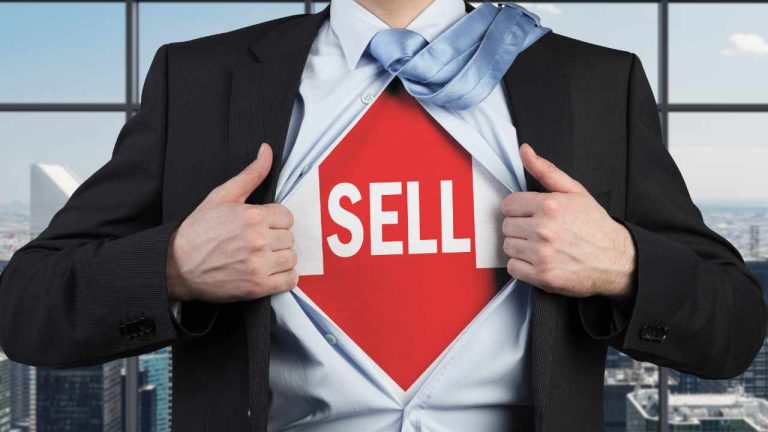 Peter Schiff Advises Selling Bitcoin Today — Says It’s ‘the Smart Move’