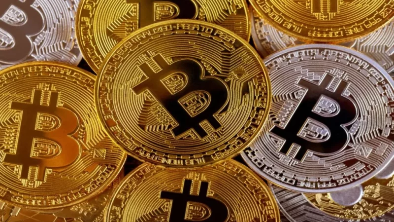 Bitcoin Price Analysis. Will BTC Touch the $35,000 Mark in May? Analyst Explain the Pros and Cons
