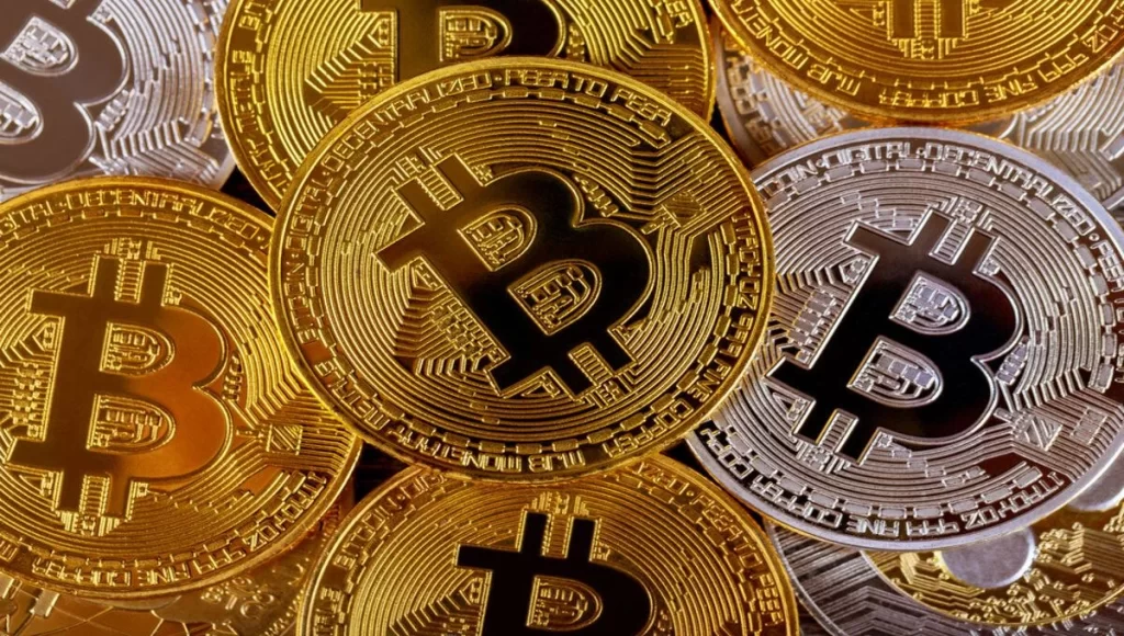 Bitcoin Price Analysis. Will BTC Touch the $35,000 Mark in May? Analyst Explain the Pros and Cons