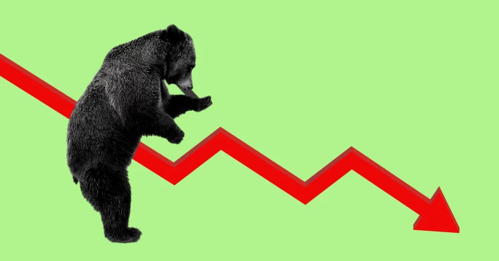 Crypto Market Outlook: Analyst Expects New Lows for Bitcoin and Altcoins