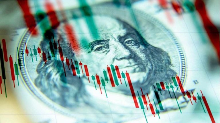 Economist Predicts End of US Dollar Dominance as More Countries De-Dollarize
