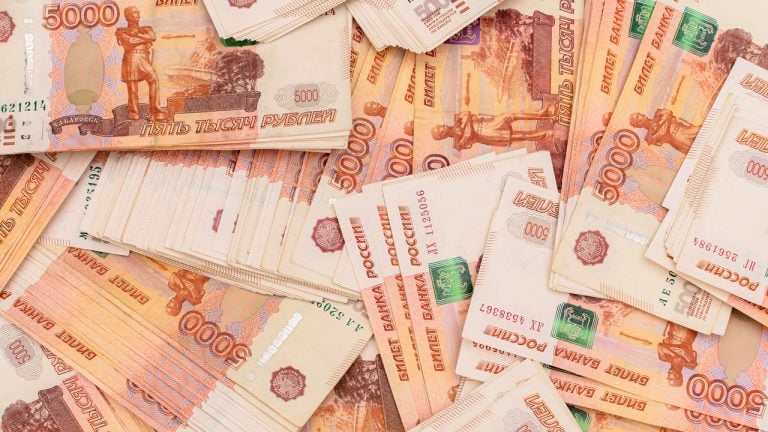 Russian Ruble Falls by Over 18% in 2023, Economist Says the Currency Has ‘Stabilized’