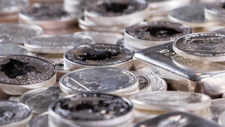 Robert Kiyosaki Explains Why Investors Should Buy Silver — ‘Who Can’t Afford 1 Silver Coin’