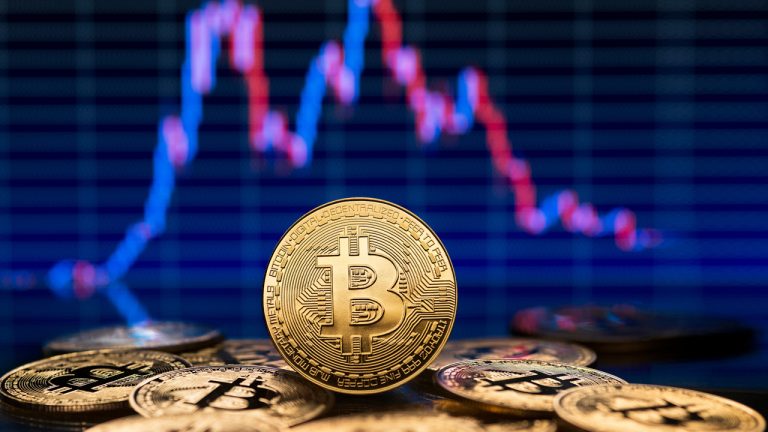 GBTC’s Closing NAV Discount and Steep Fees Trigger Outflows, ETF Analyst Expects ‘More Over Time’