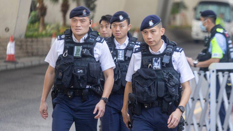 Hong Kong Police Arrest Quartet Accused of Using Counterfeit Banknotes to Swindle Crypto Traders