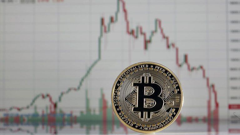 Bitcoin Nosedives to $92K as $551M Vanishes in Liquidations