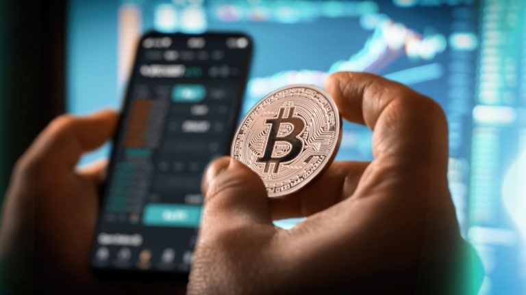 Bitcoin ETFs Start the Week With $425 Million Inflow