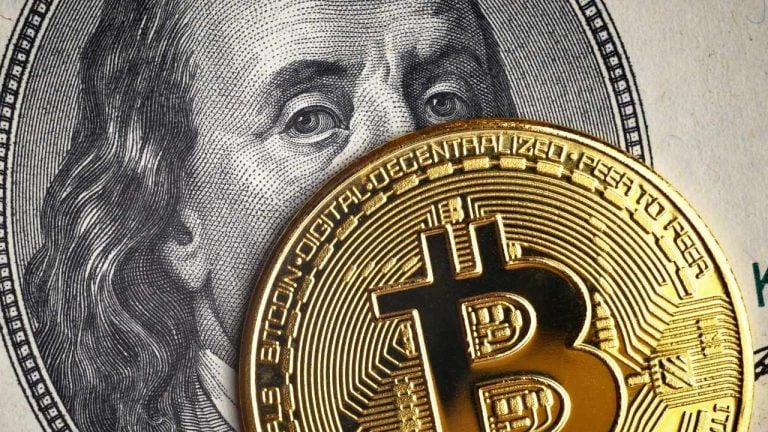Elon Musk Backs Coinbase Warning: Bitcoin Could Replace Dollar Amid US Fiscal Crisis