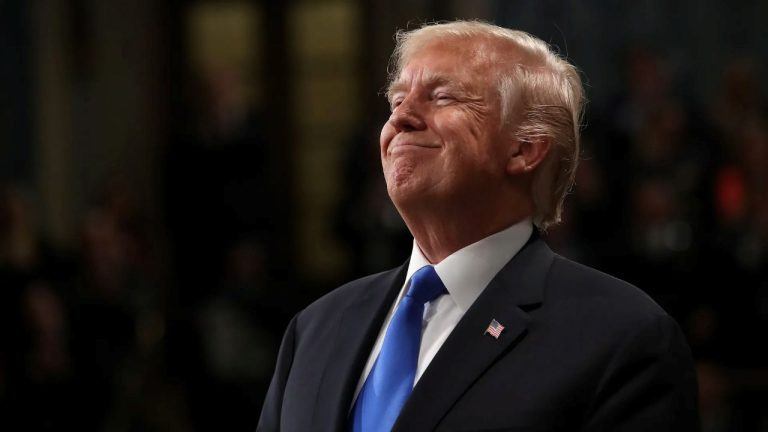 Bitcoin Drops Below $113K After Trump Announces New Tariffs