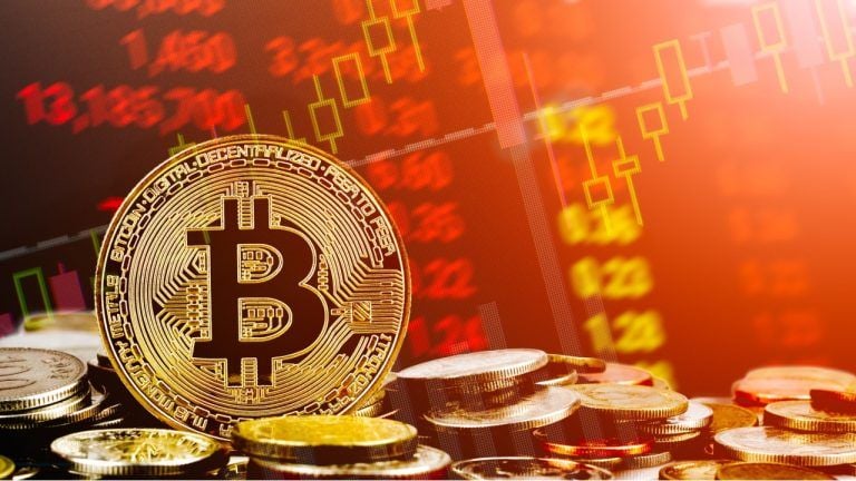 Crypto ETFs Extend Losing Streak With Nearly $1 Billion in Redemptions