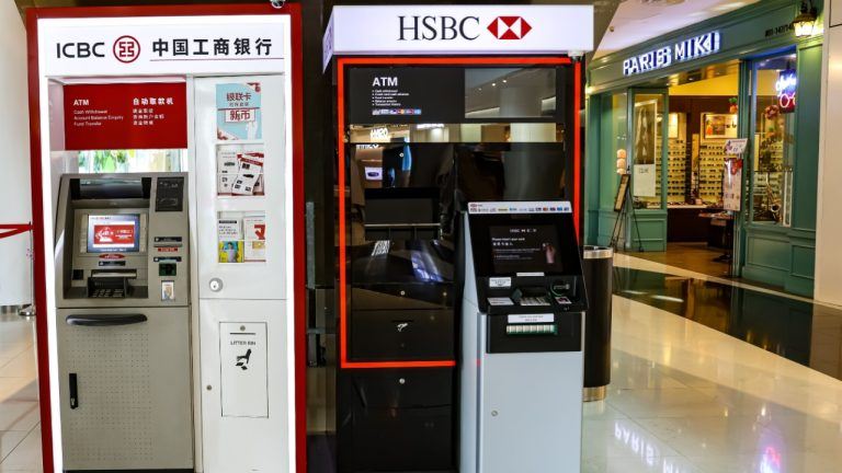 Major Banks Vie for Hong Kong’s Scarce Stablecoin Licenses