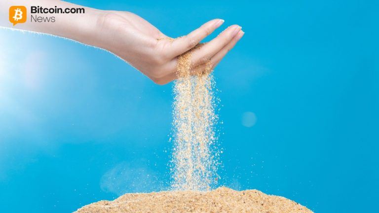 Bitcoin ETFs Face Near-Record Outflows With $903 Million Exit